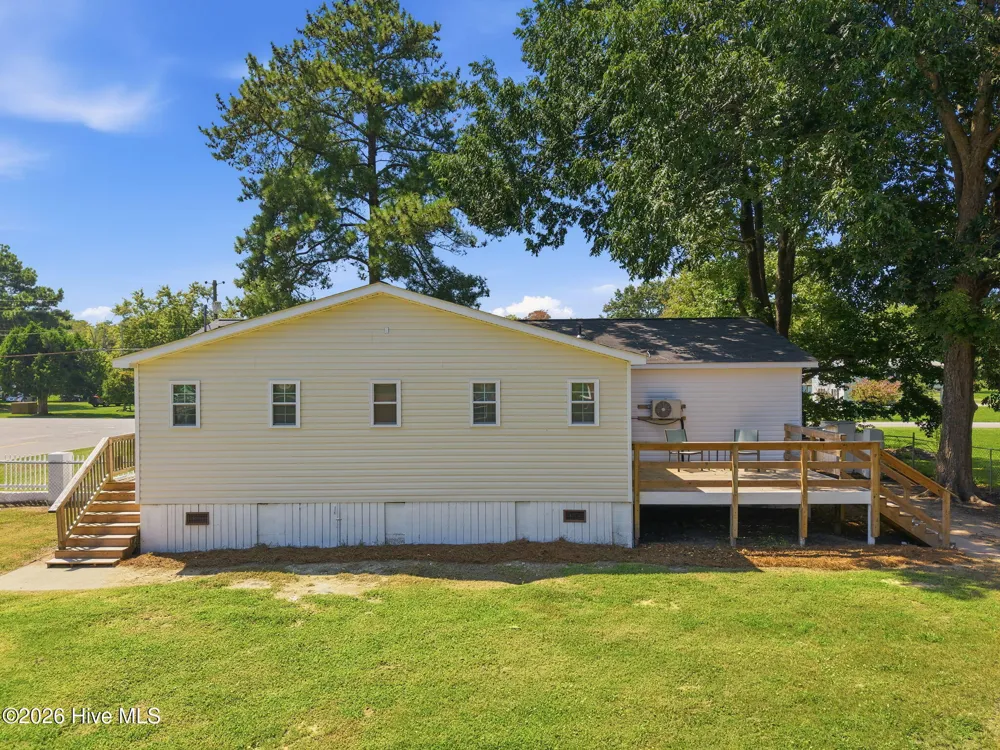 17 Old Fort Shores Road Chocowinity, NC 27817
