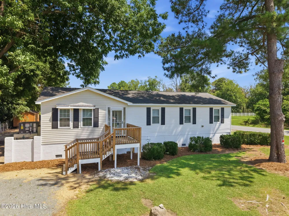 17 Old Fort Shores Road Chocowinity, NC 27817