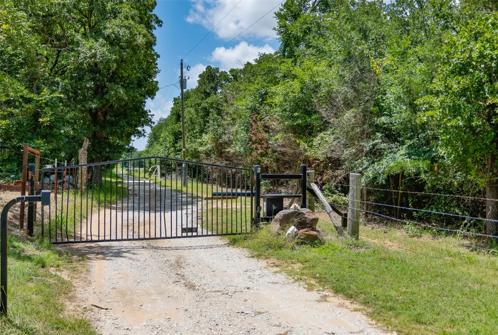 578 County Road 134 Gainesville, TX 76240