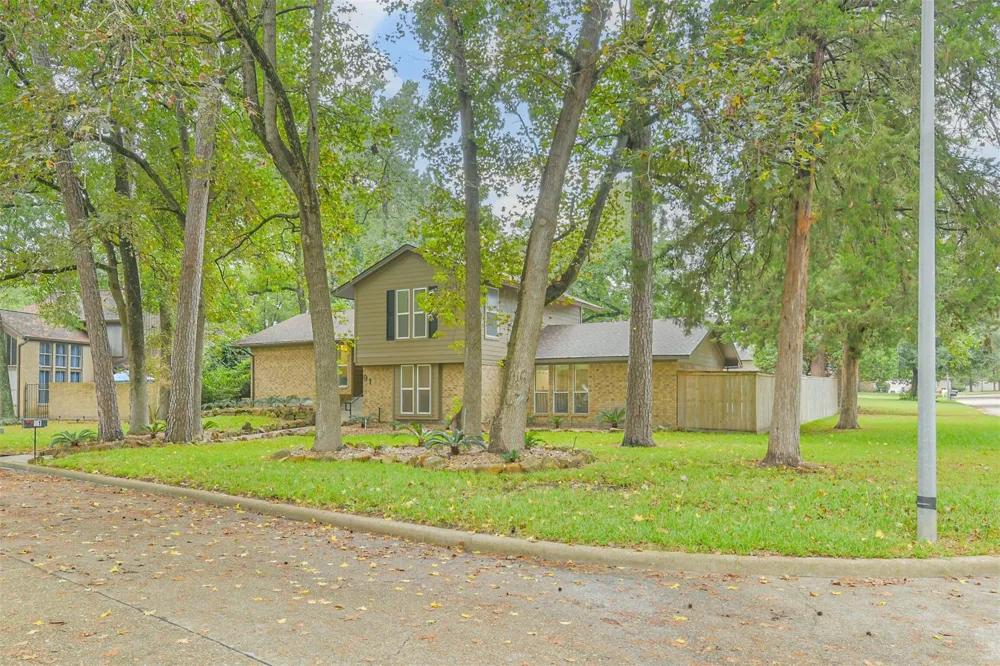 91 April Wind Drive S Montgomery, TX 77356
