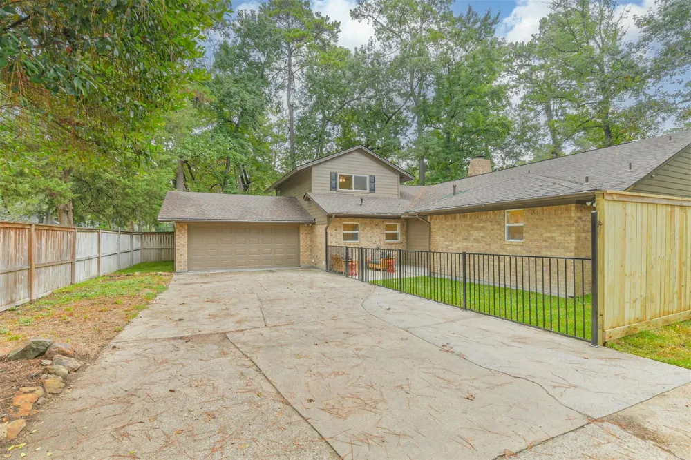 91 April Wind Drive S Montgomery, TX 77356