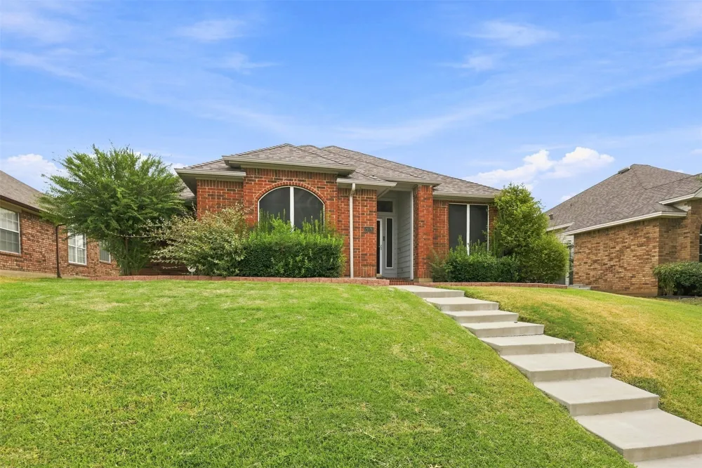 2126 Greenstone Trail Carrollton, TX 75010