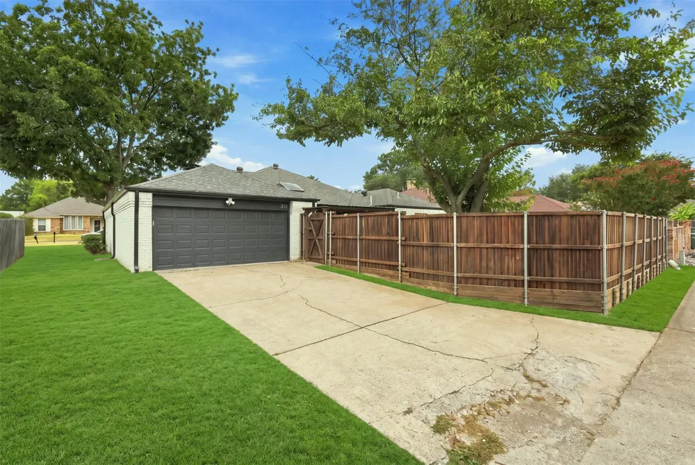 305 Bellmeade Drive Garland, TX 75040