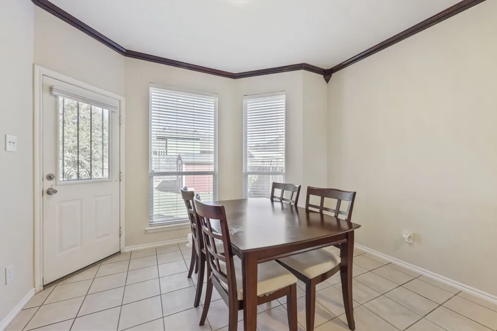 5828 Ivy Glen Drive Grand Prairie, TX 75052