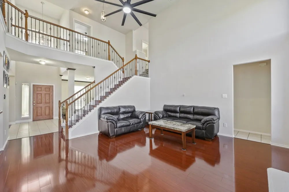 5828 Ivy Glen Drive Grand Prairie, TX 75052