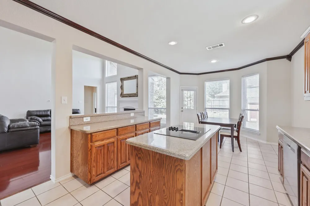 5828 Ivy Glen Drive Grand Prairie, TX 75052