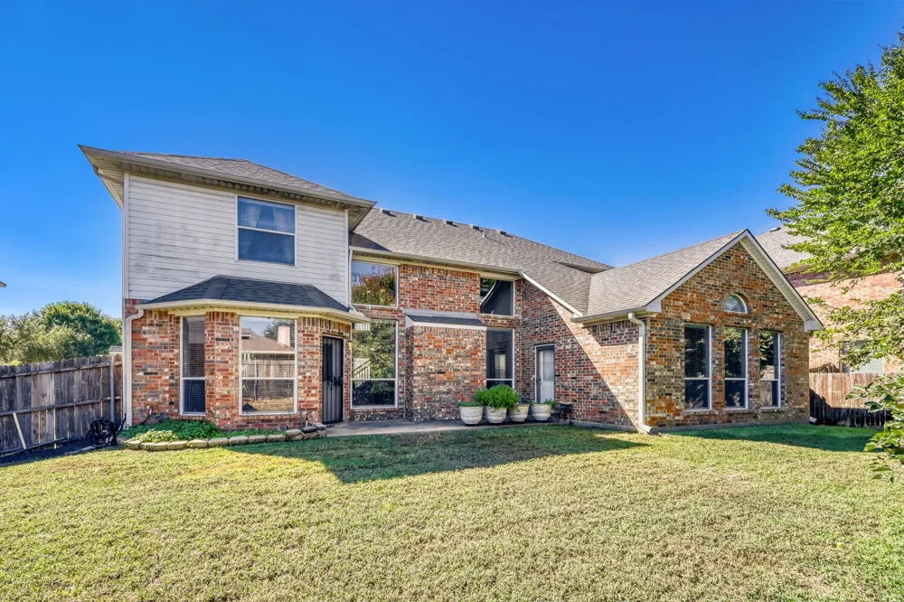 5828 Ivy Glen Drive Grand Prairie, TX 75052
