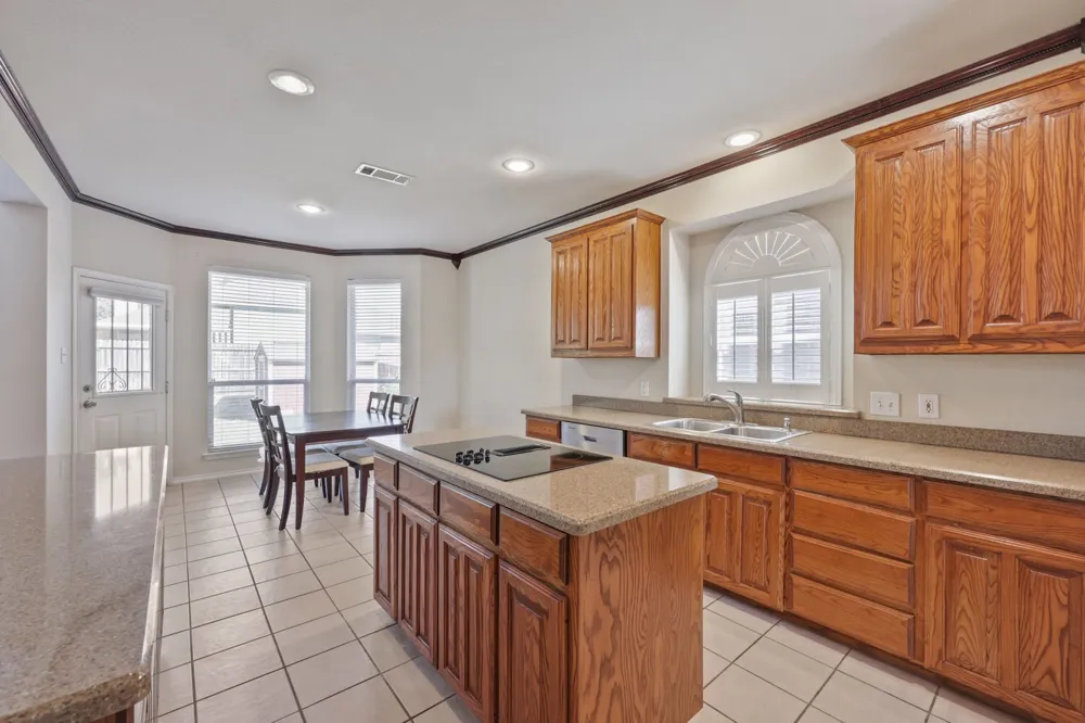 5828 Ivy Glen Drive Grand Prairie, TX 75052