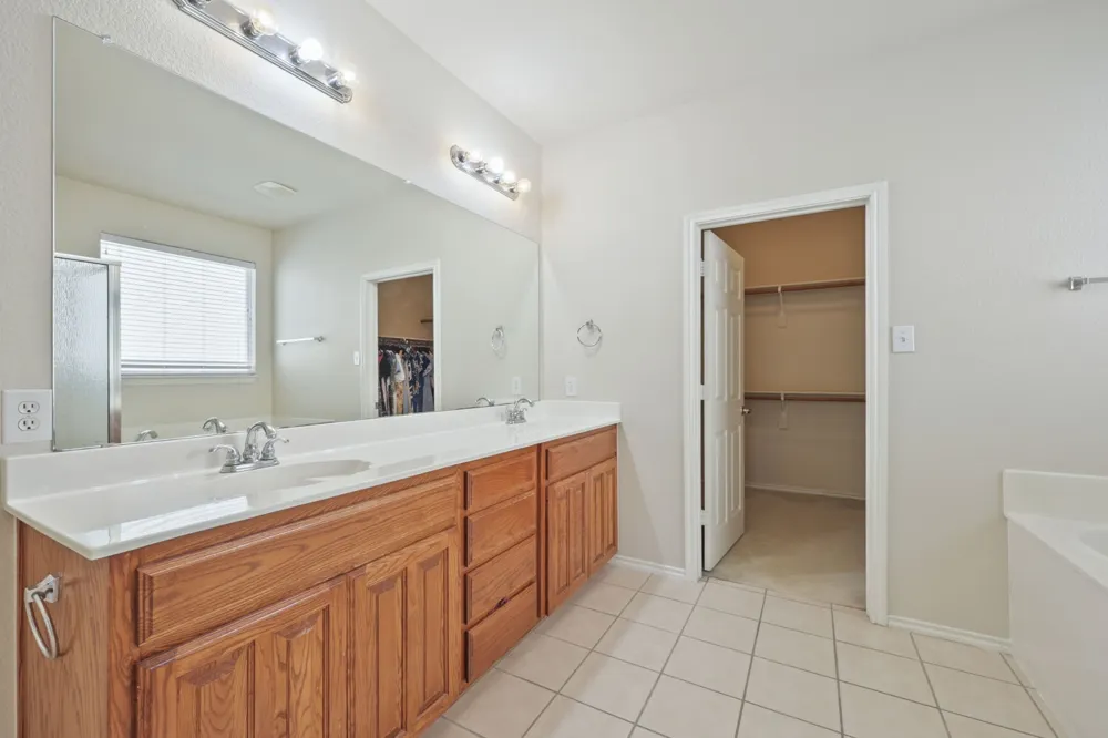 5828 Ivy Glen Drive Grand Prairie, TX 75052