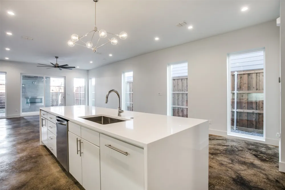4715 Belmont Avenue Dallas, TX 75204