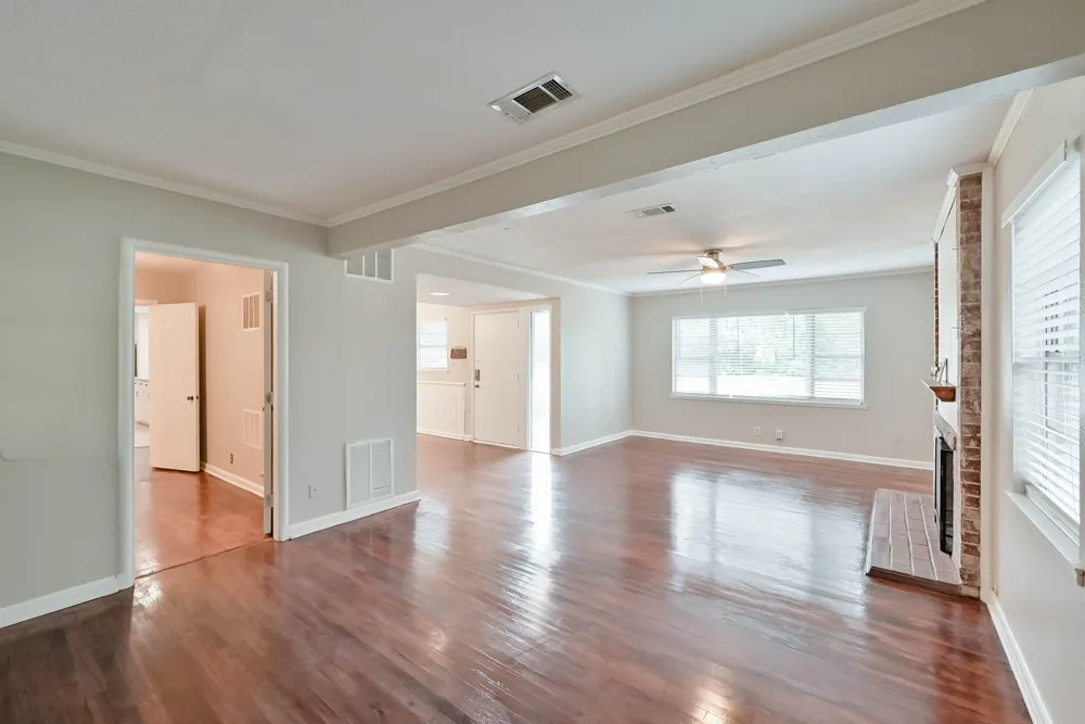 1122 W Park Row Drive Arlington, TX 76013