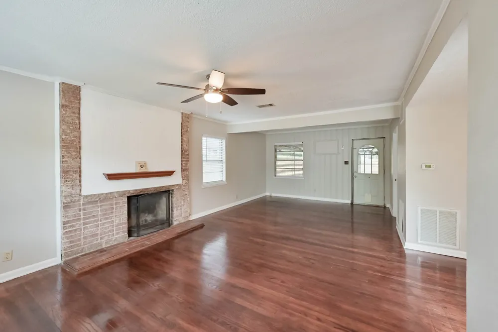 1122 W Park Row Drive Arlington, TX 76013