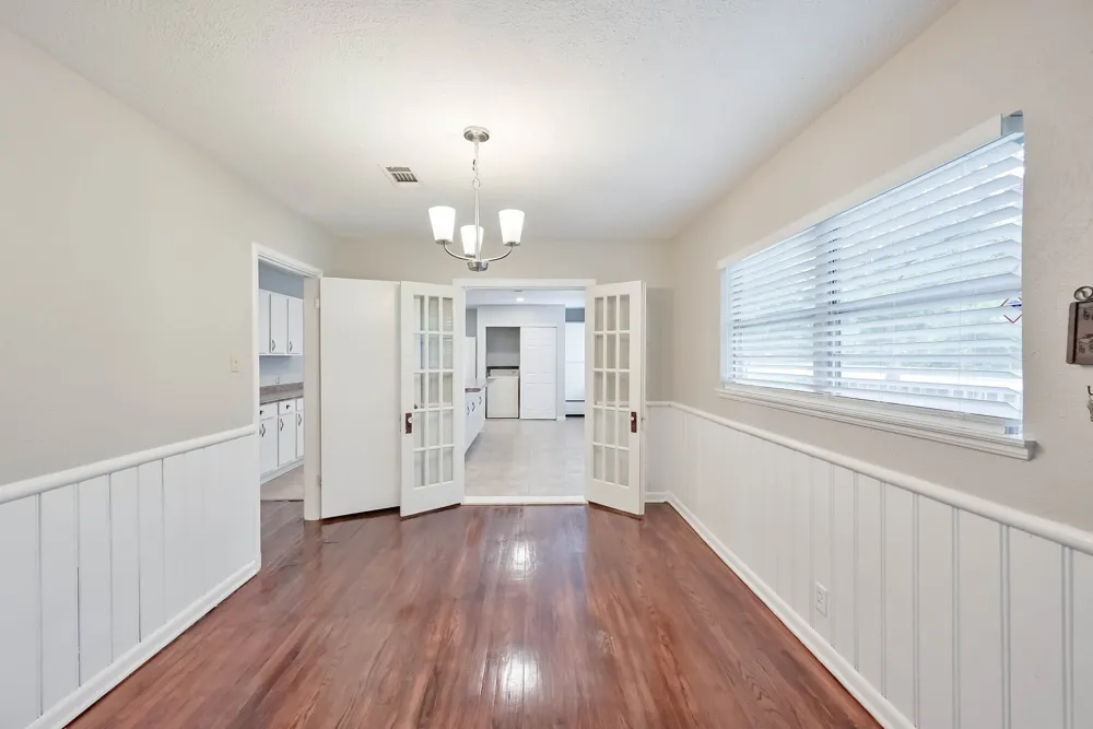 1122 W Park Row Drive Arlington, TX 76013