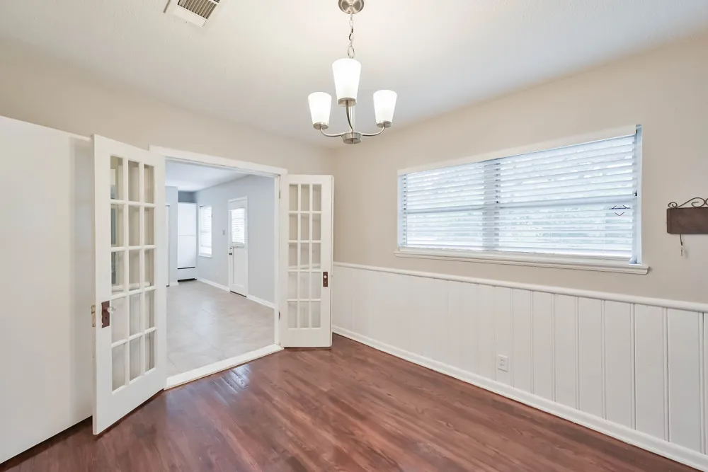 1122 W Park Row Drive Arlington, TX 76013