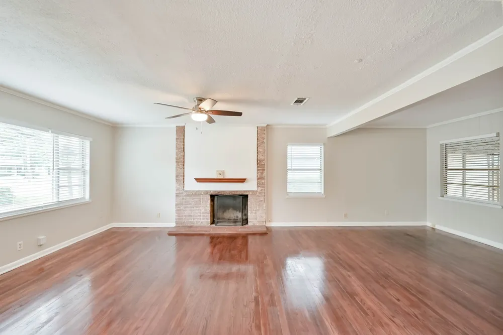 1122 W Park Row Drive Arlington, TX 76013