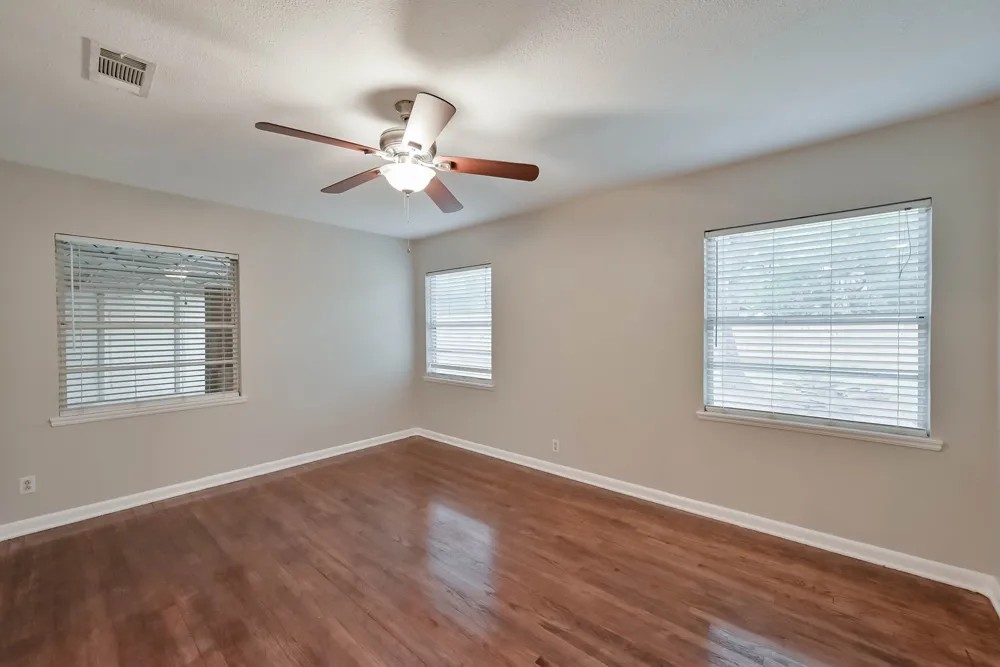 1122 W Park Row Drive Arlington, TX 76013