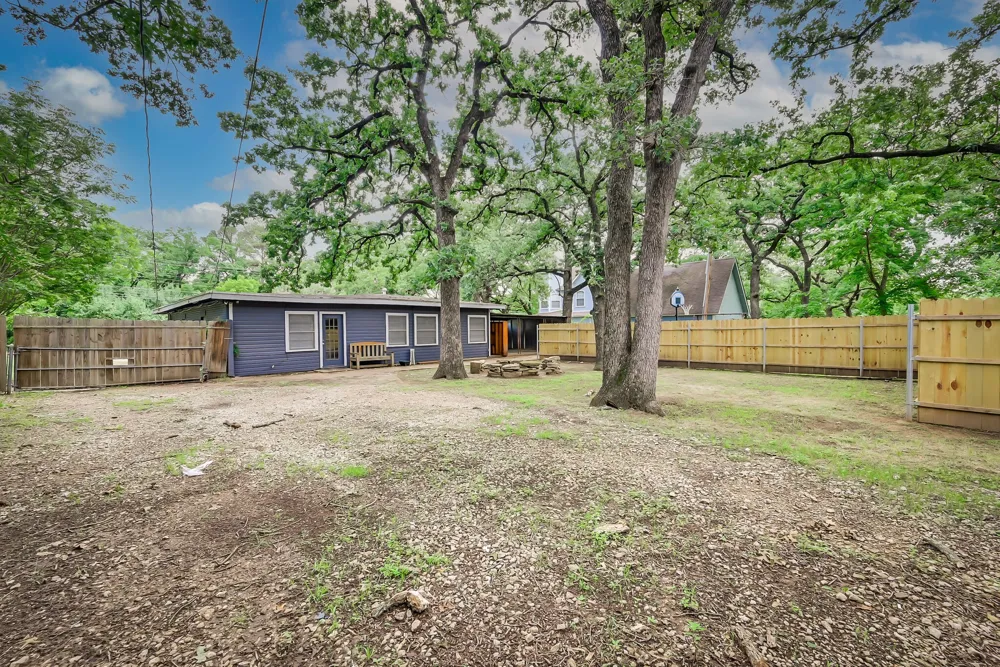 1122 W Park Row Drive Arlington, TX 76013