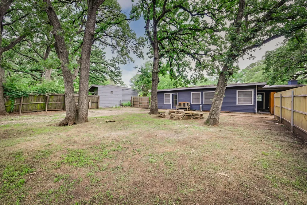 1122 W Park Row Drive Arlington, TX 76013
