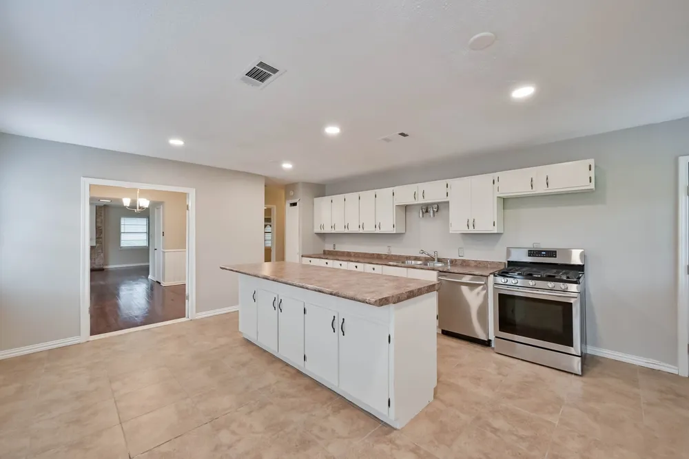1122 W Park Row Drive Arlington, TX 76013