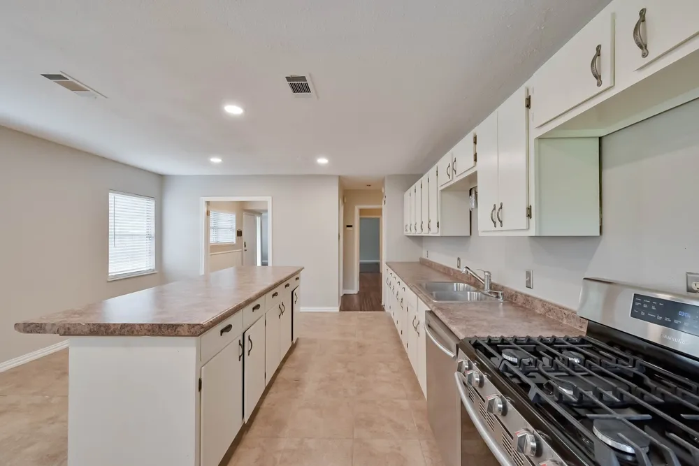 1122 W Park Row Drive Arlington, TX 76013