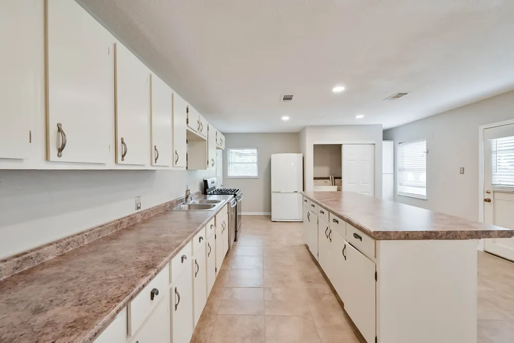 1122 W Park Row Drive Arlington, TX 76013