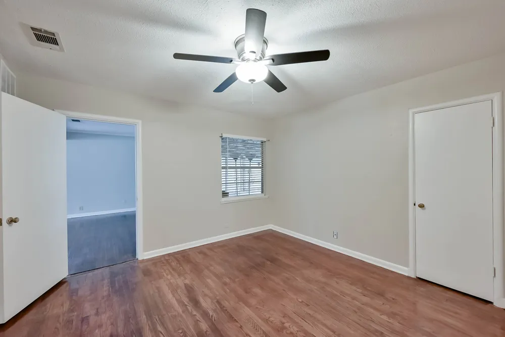 1122 W Park Row Drive Arlington, TX 76013