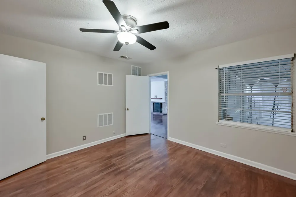 1122 W Park Row Drive Arlington, TX 76013