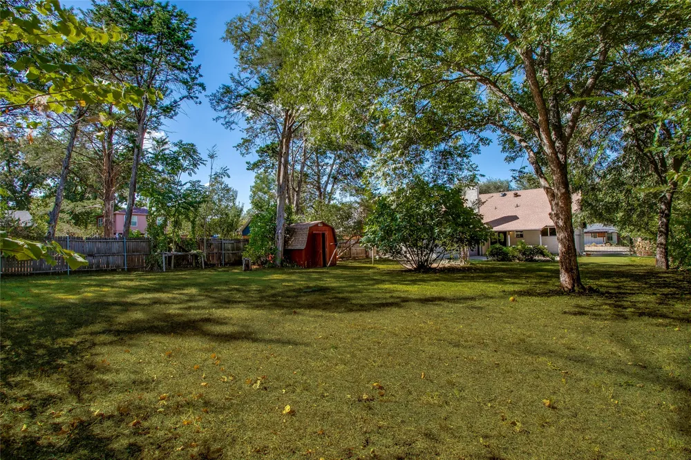 2828 Larkspur Lane Dallas, TX 75233