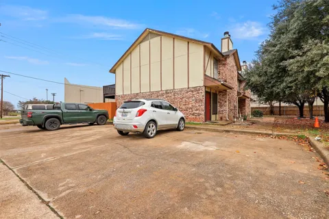 800 Bluebonnet Drive #B