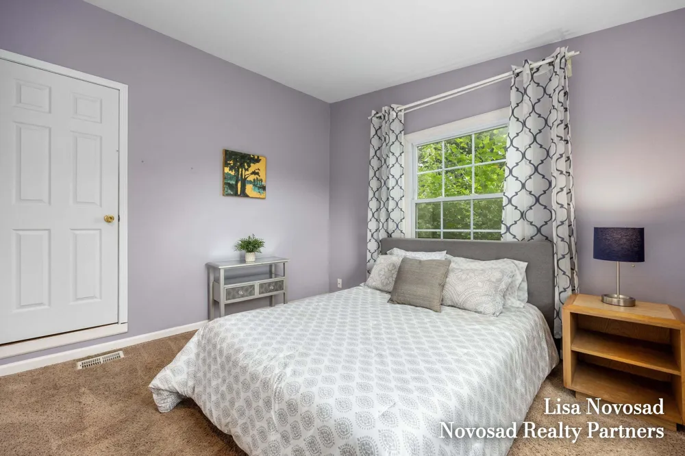 2124 Rosewood Street Jenison, MI 49428