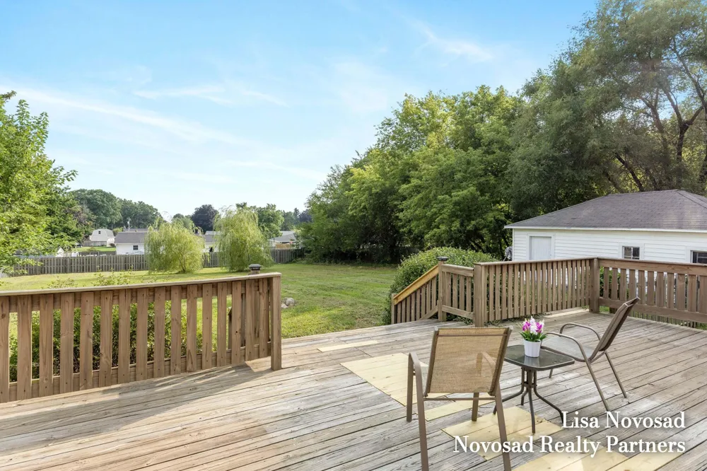 2124 Rosewood Street Jenison, MI 49428