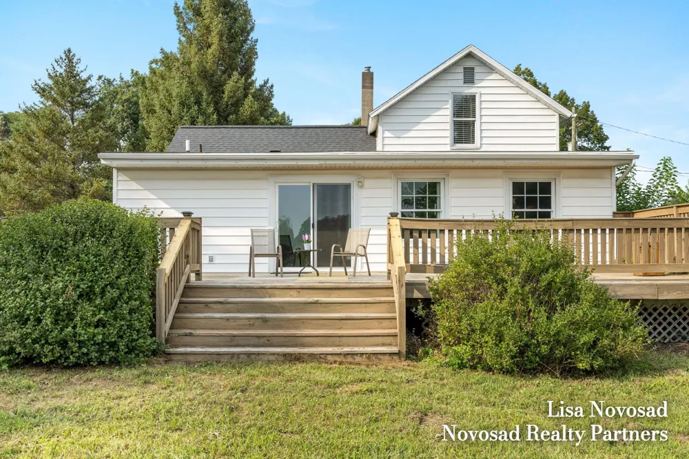 2124 Rosewood Street Jenison, MI 49428
