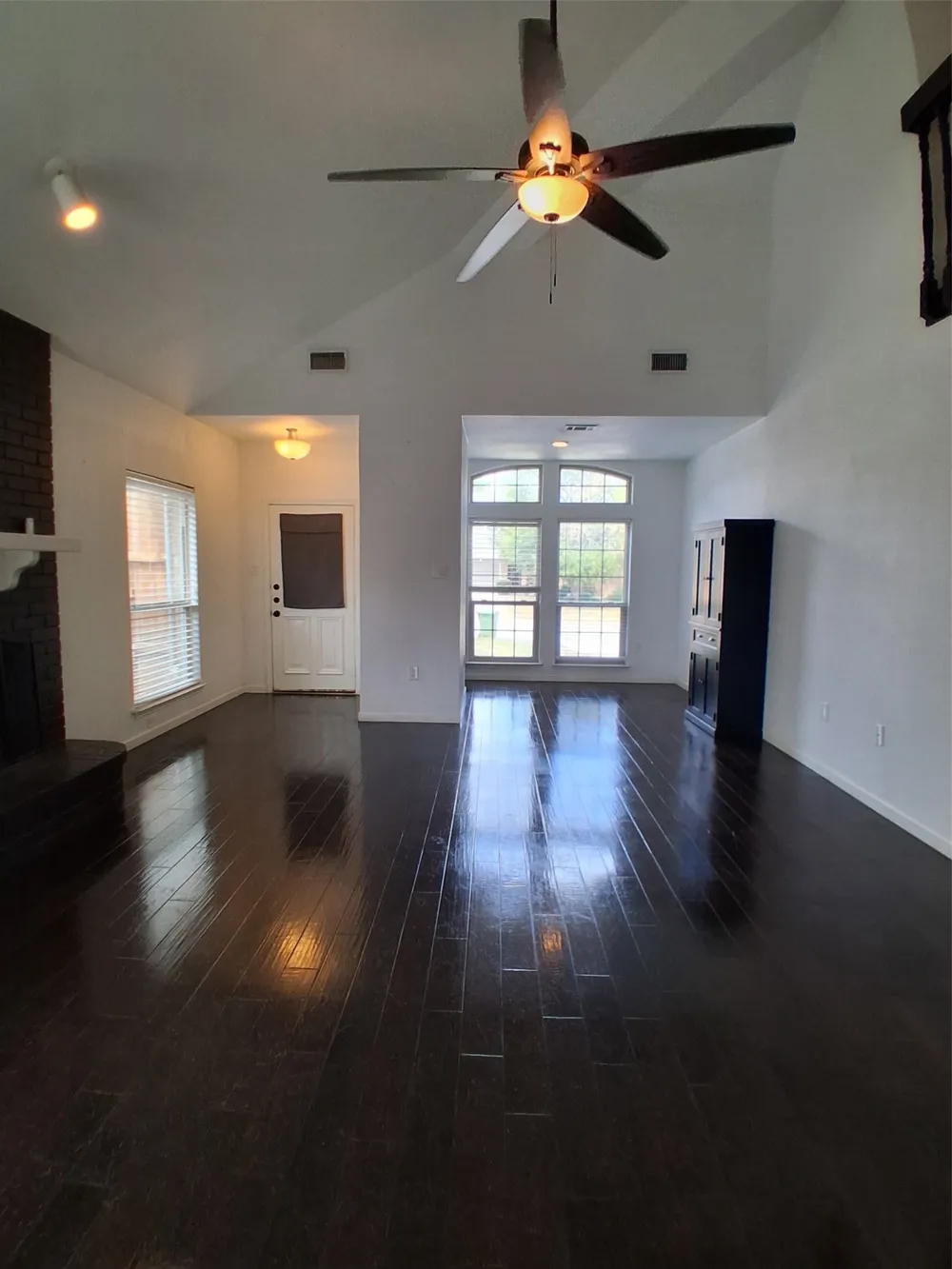 1503 Laguna Vista Way Grapevine, TX 76051