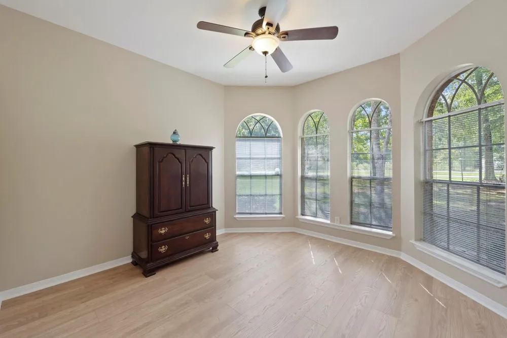 2615 Roman Forest Boulevard New Caney, TX 77357