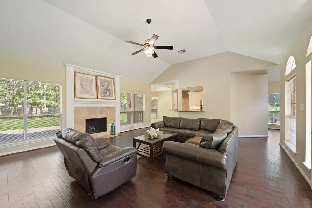 2615 Roman Forest Boulevard New Caney, TX 77357