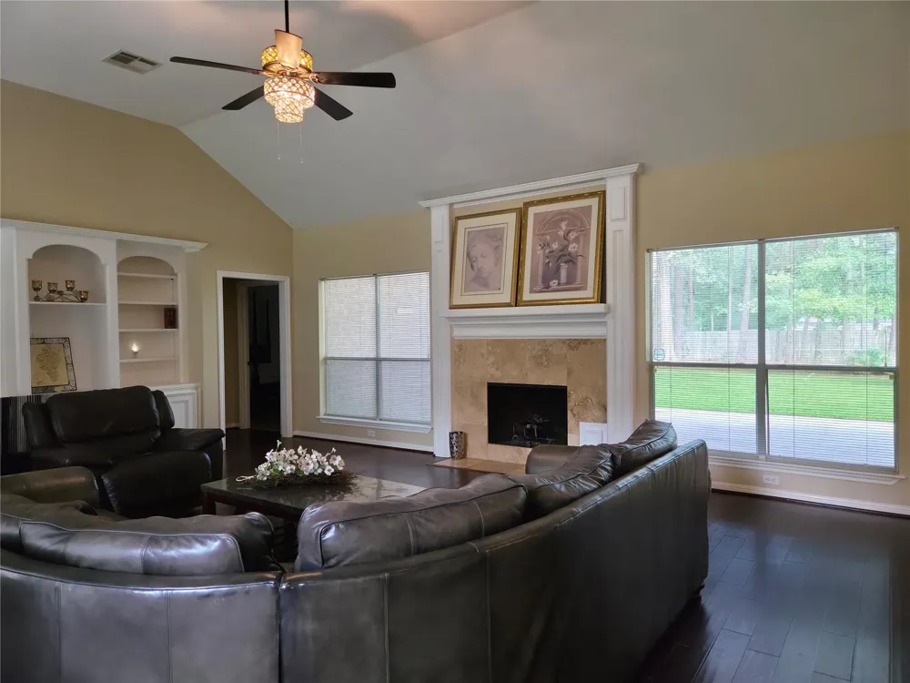 2615 Roman Forest Boulevard New Caney, TX 77357