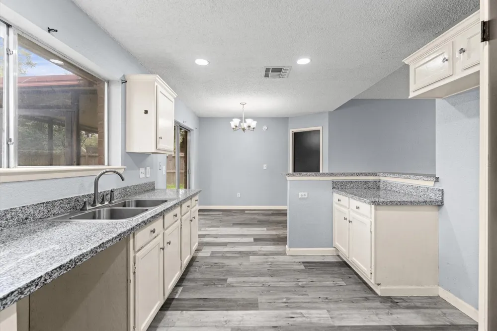 2430 Shady Bend Drive Pearland, TX 77581