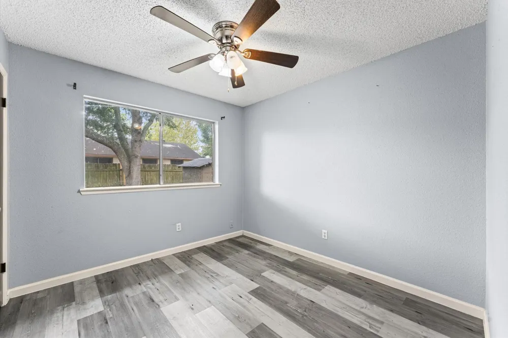 2430 Shady Bend Drive Pearland, TX 77581