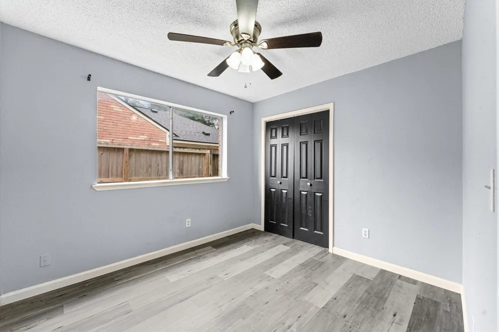 2430 Shady Bend Drive Pearland, TX 77581