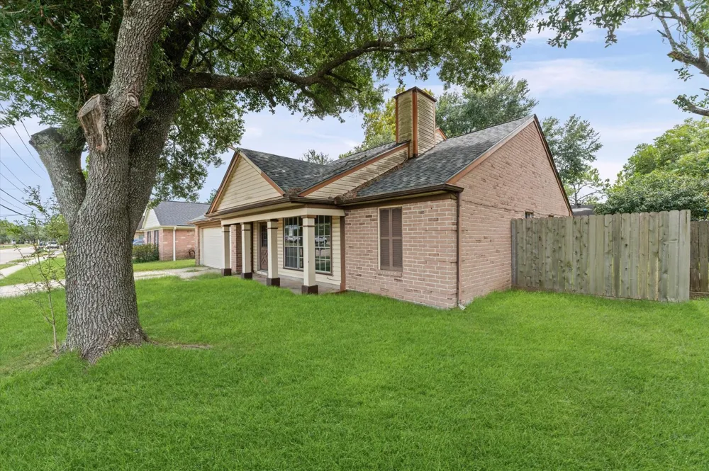 2430 Shady Bend Drive Pearland, TX 77581