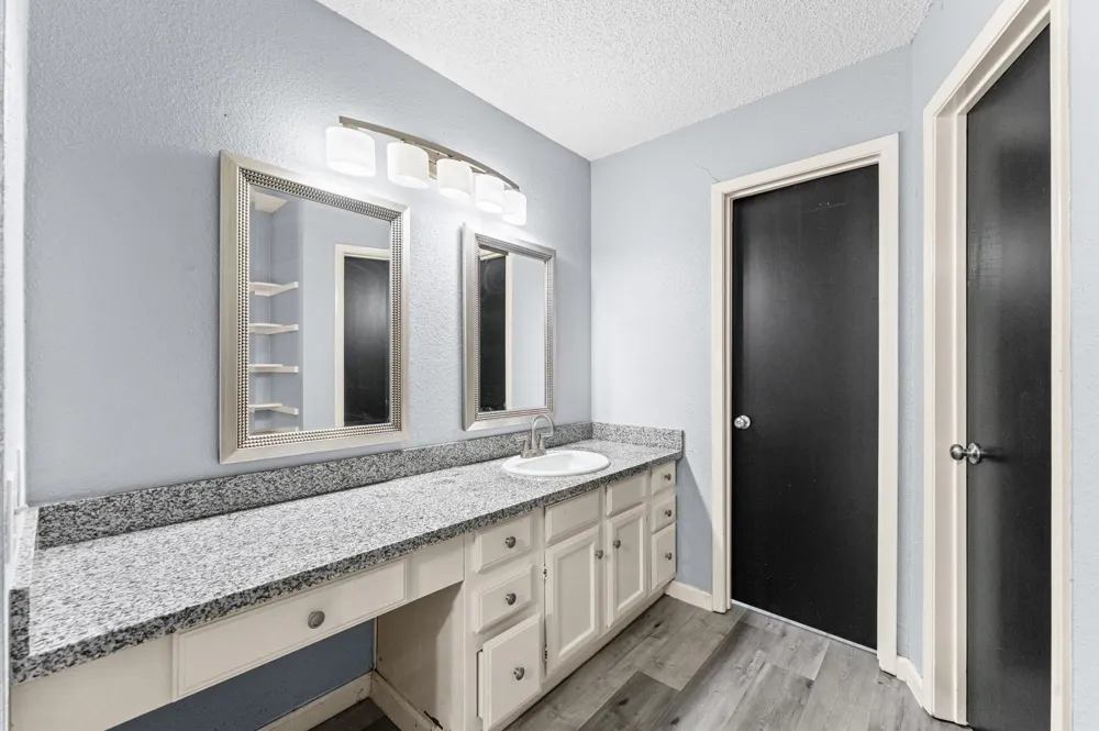 2430 Shady Bend Drive Pearland, TX 77581