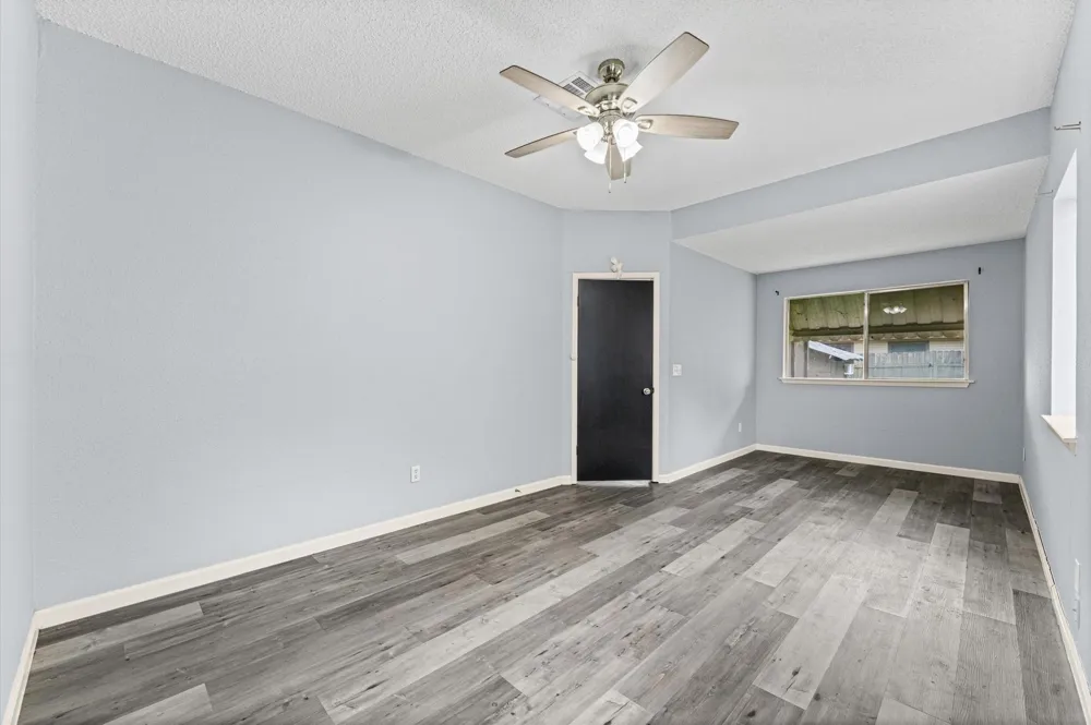 2430 Shady Bend Drive Pearland, TX 77581