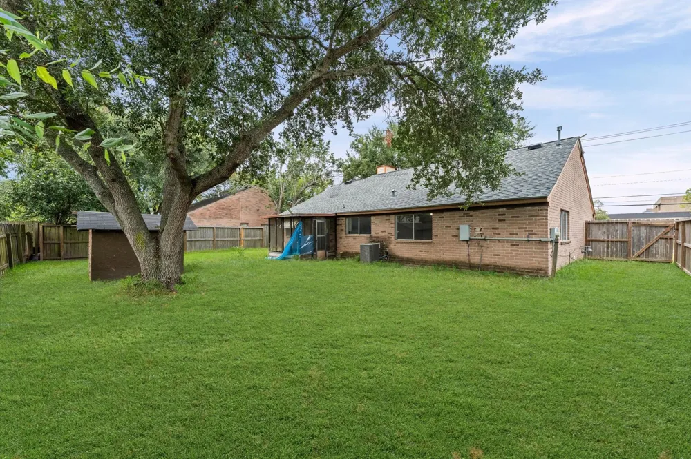 2430 Shady Bend Drive Pearland, TX 77581