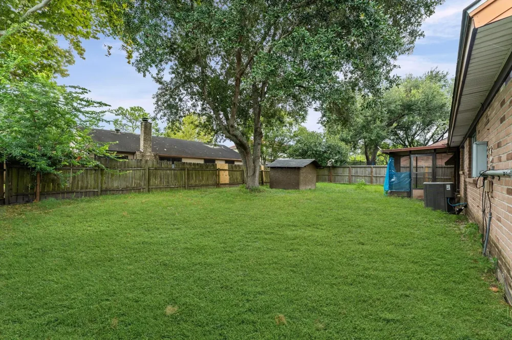 2430 Shady Bend Drive Pearland, TX 77581