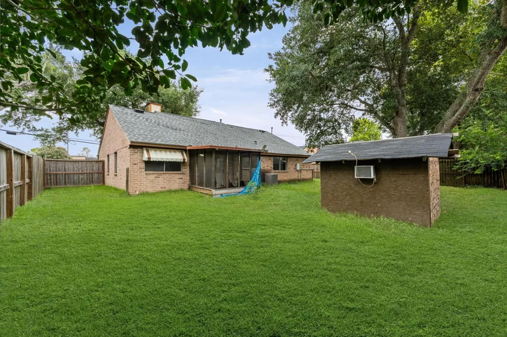 2430 Shady Bend Drive Pearland, TX 77581