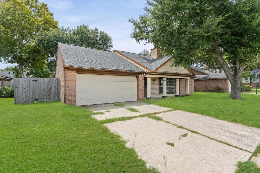 2430 Shady Bend Drive Pearland, TX 77581