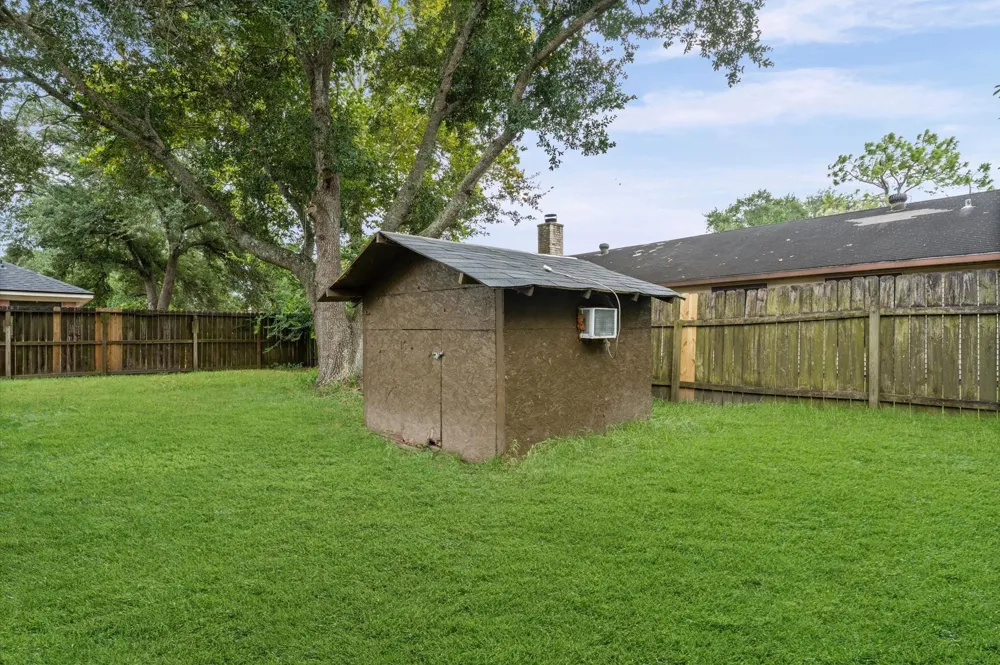2430 Shady Bend Drive Pearland, TX 77581