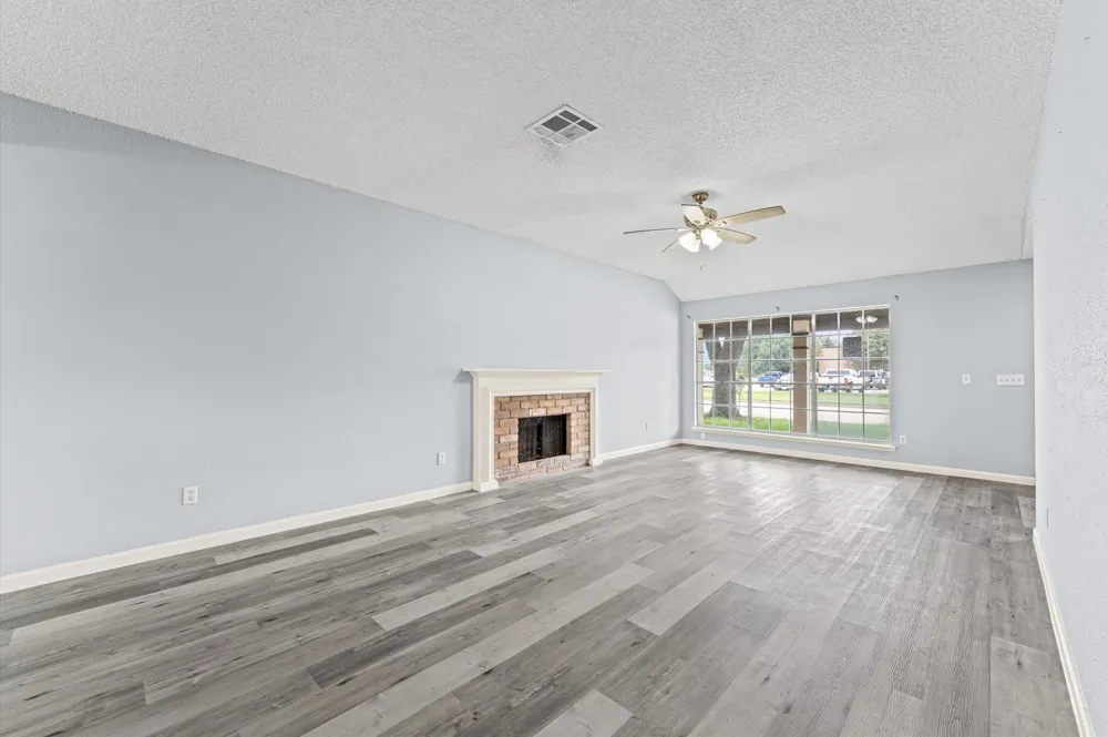2430 Shady Bend Drive Pearland, TX 77581