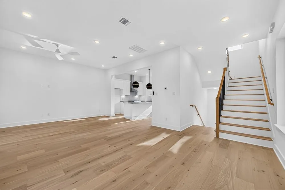 902 Kern St #B Houston, TX 77009