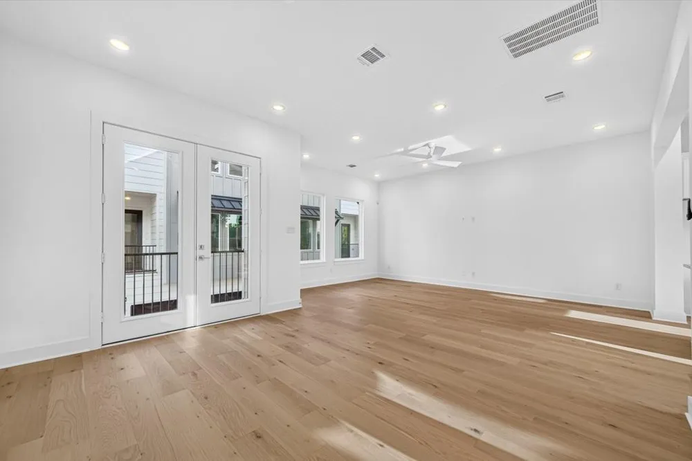 902 Kern St #B Houston, TX 77009